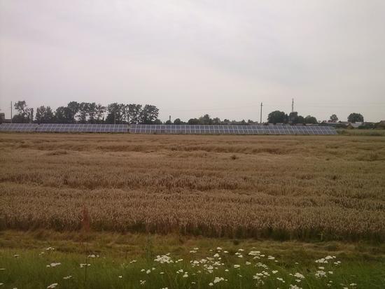 Pakeliuj į Kauną už Elektrėnų. Saulės energija.